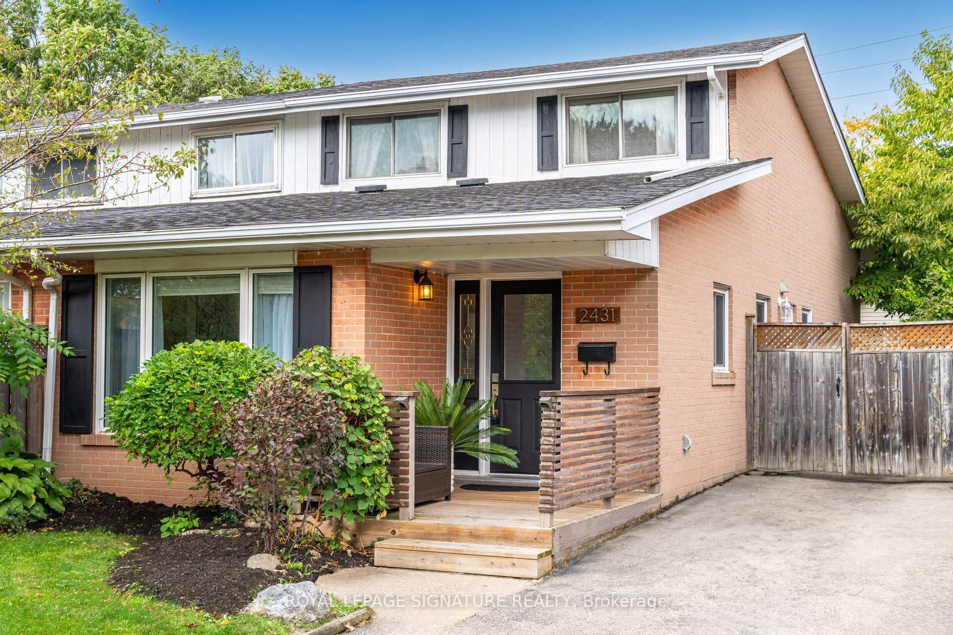 2431 Padstow Crescent photo 26