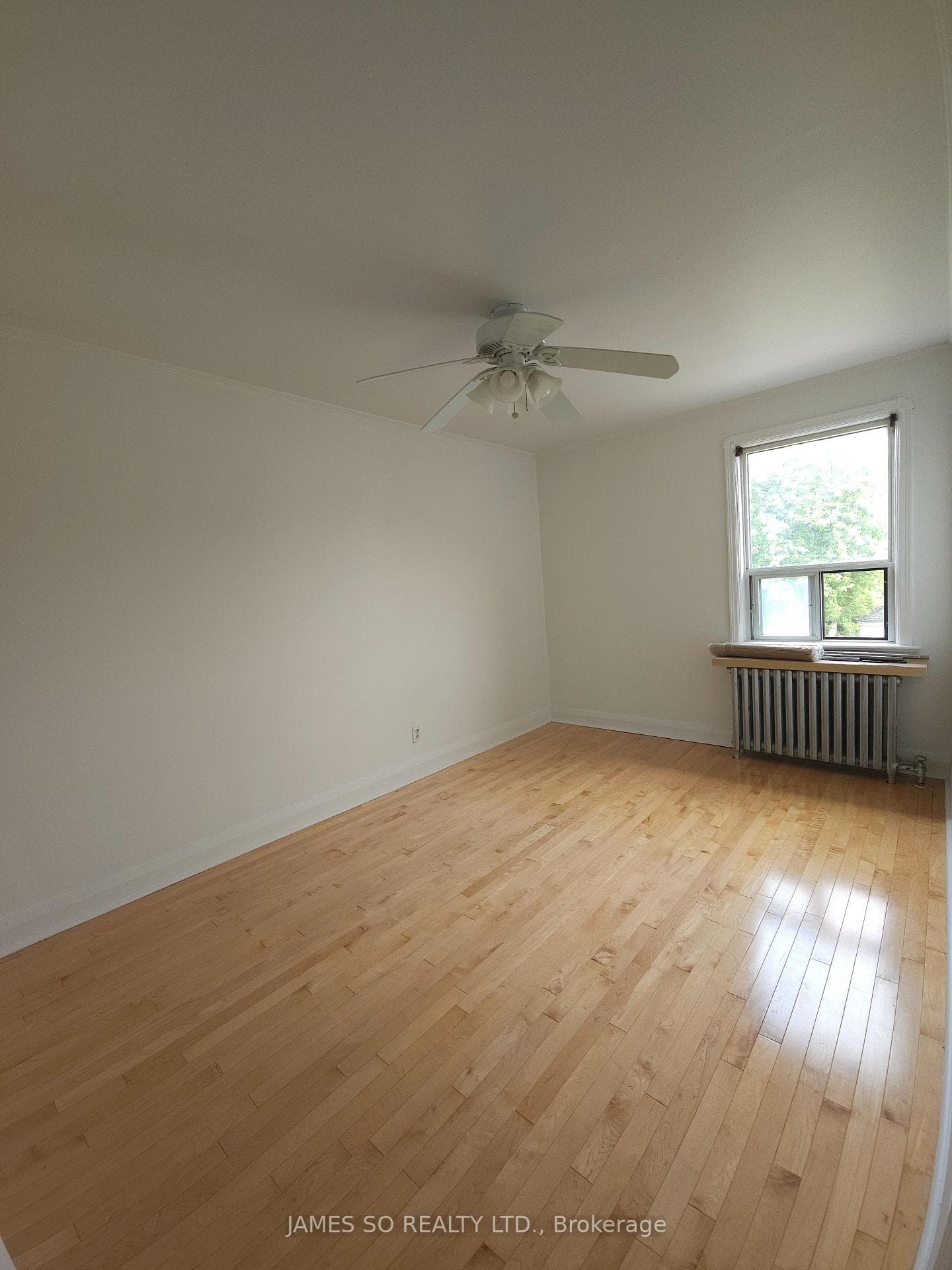 1070 Greenwood Avenue photo 8