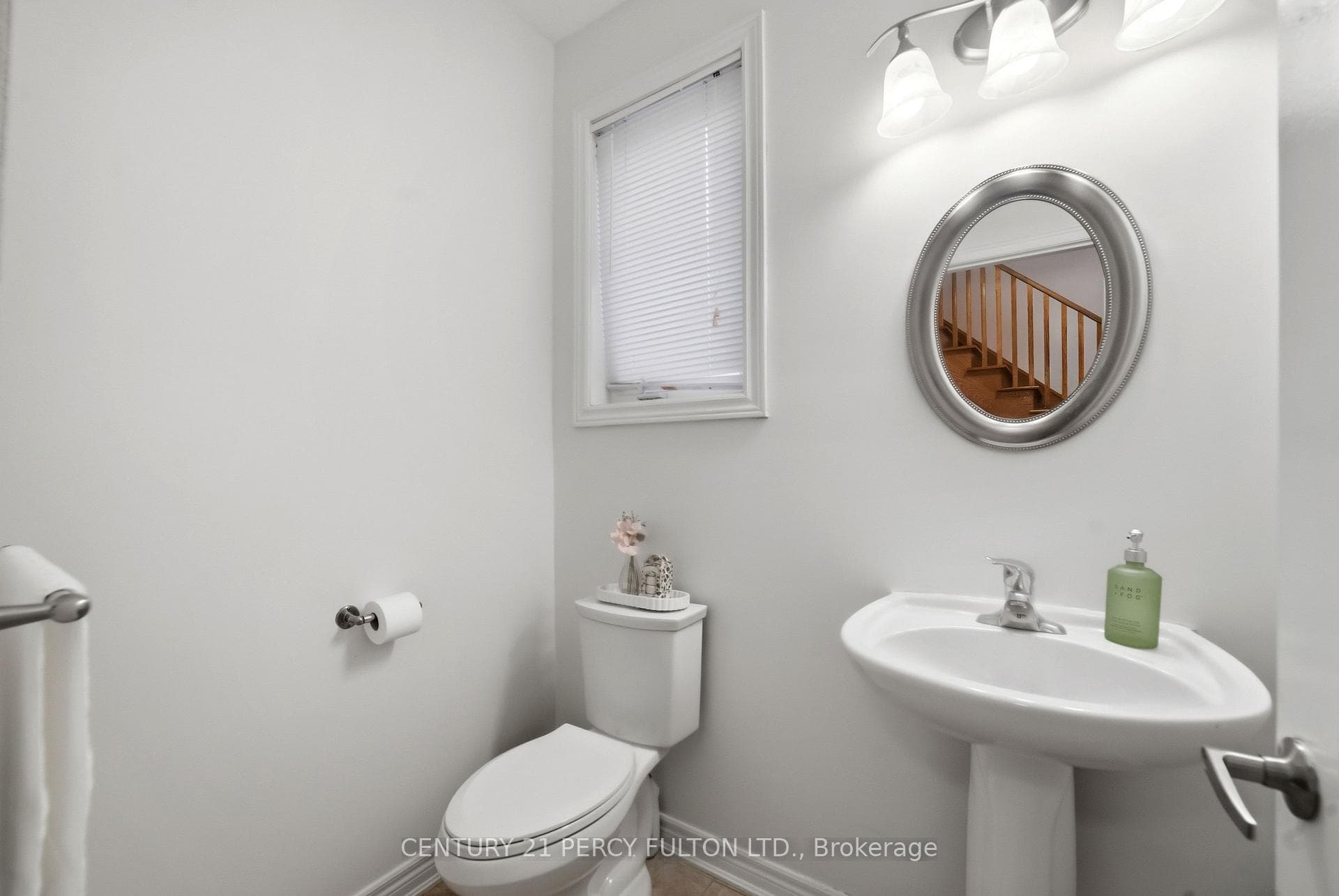 77 Appleview Rd- Powder Room