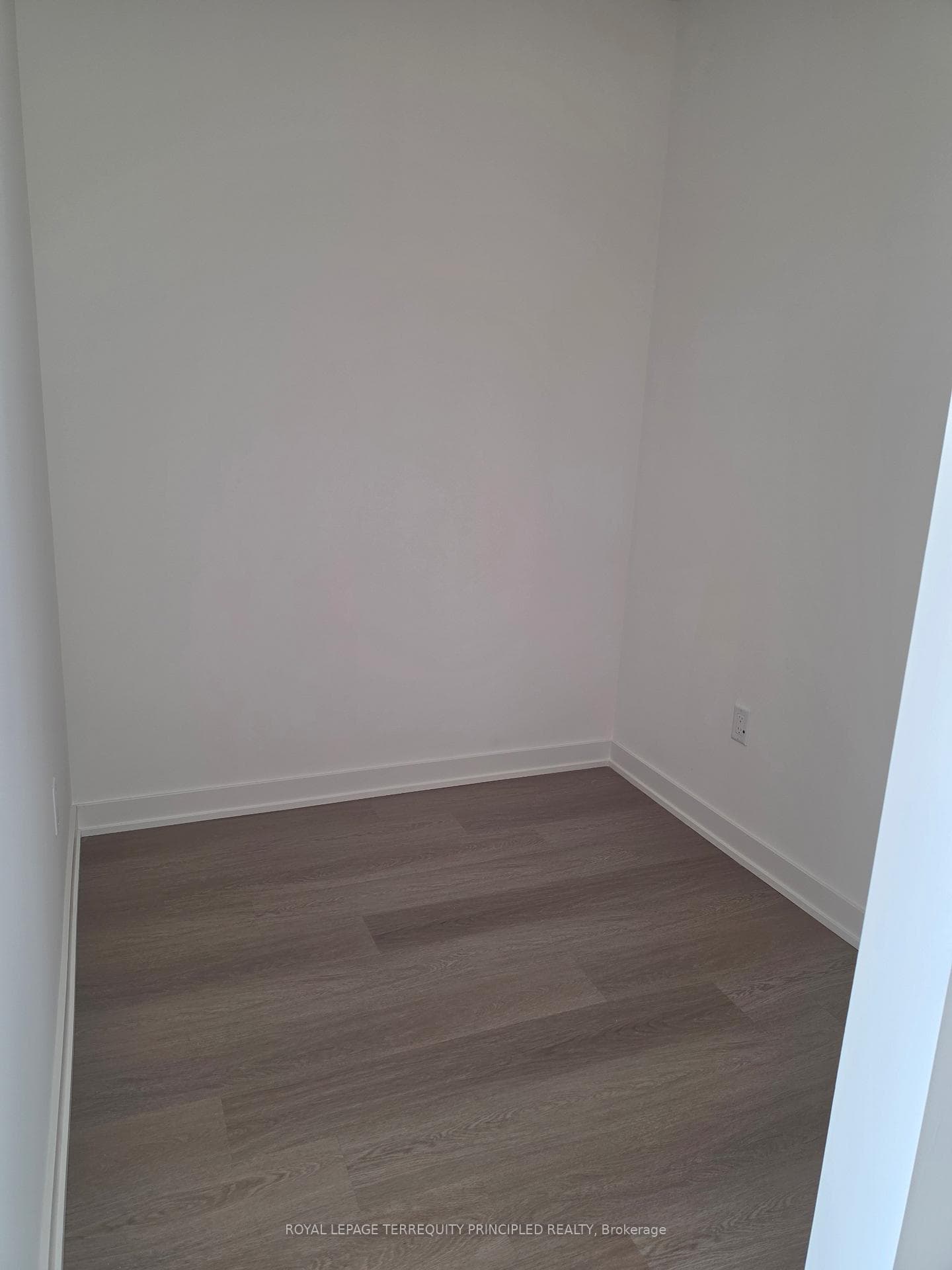 448 Burnhamthorpe Road Unit 517 photo 12