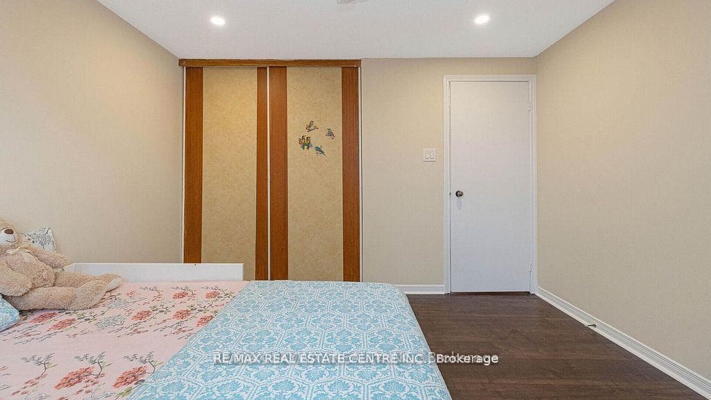 51 Nottawasaga Crescent photo 22