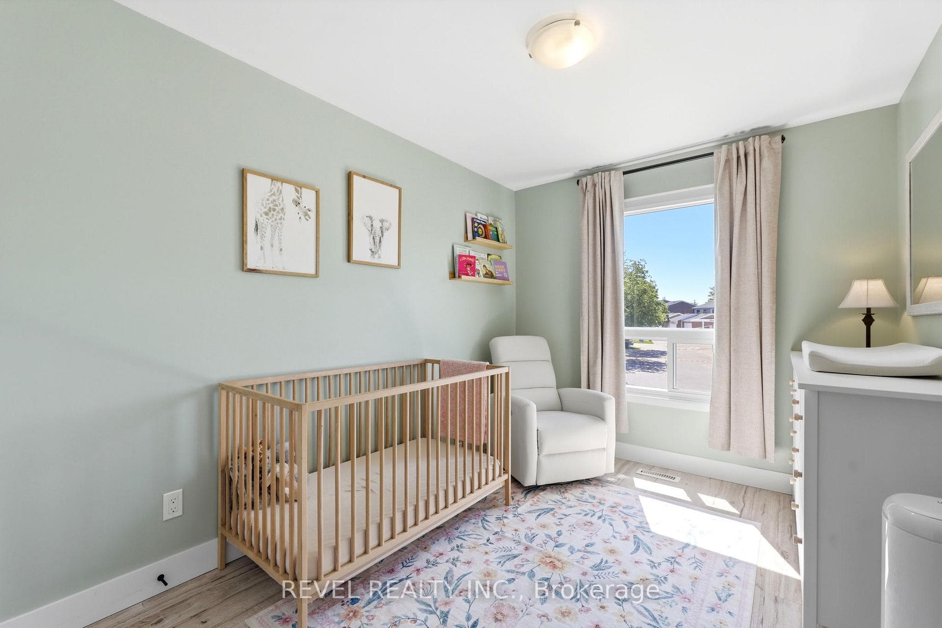 669 Osgoode Drive Unit 2 photo 23