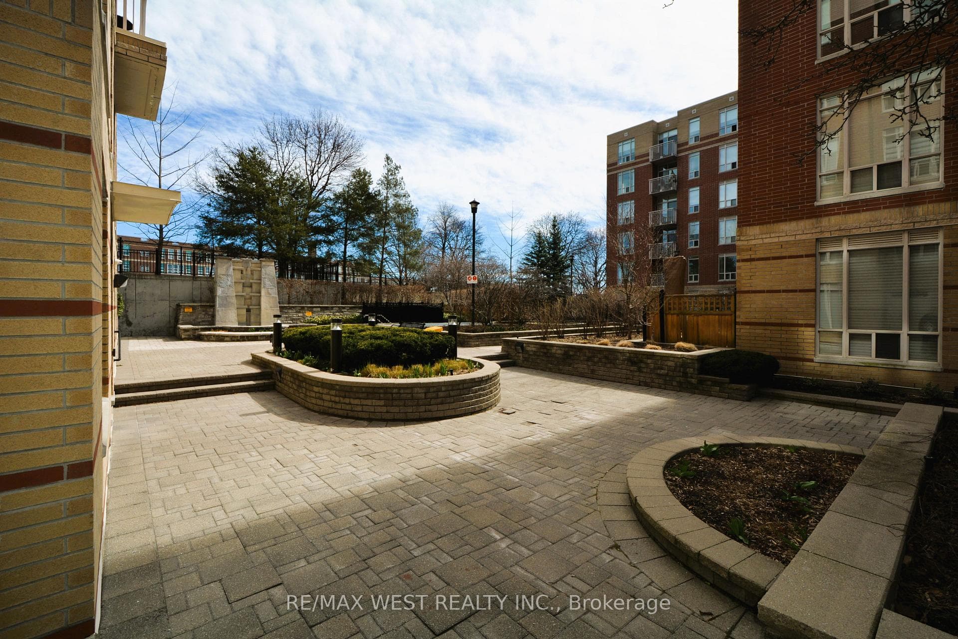 455 Rosewell Avenue Unit 107 photo 35