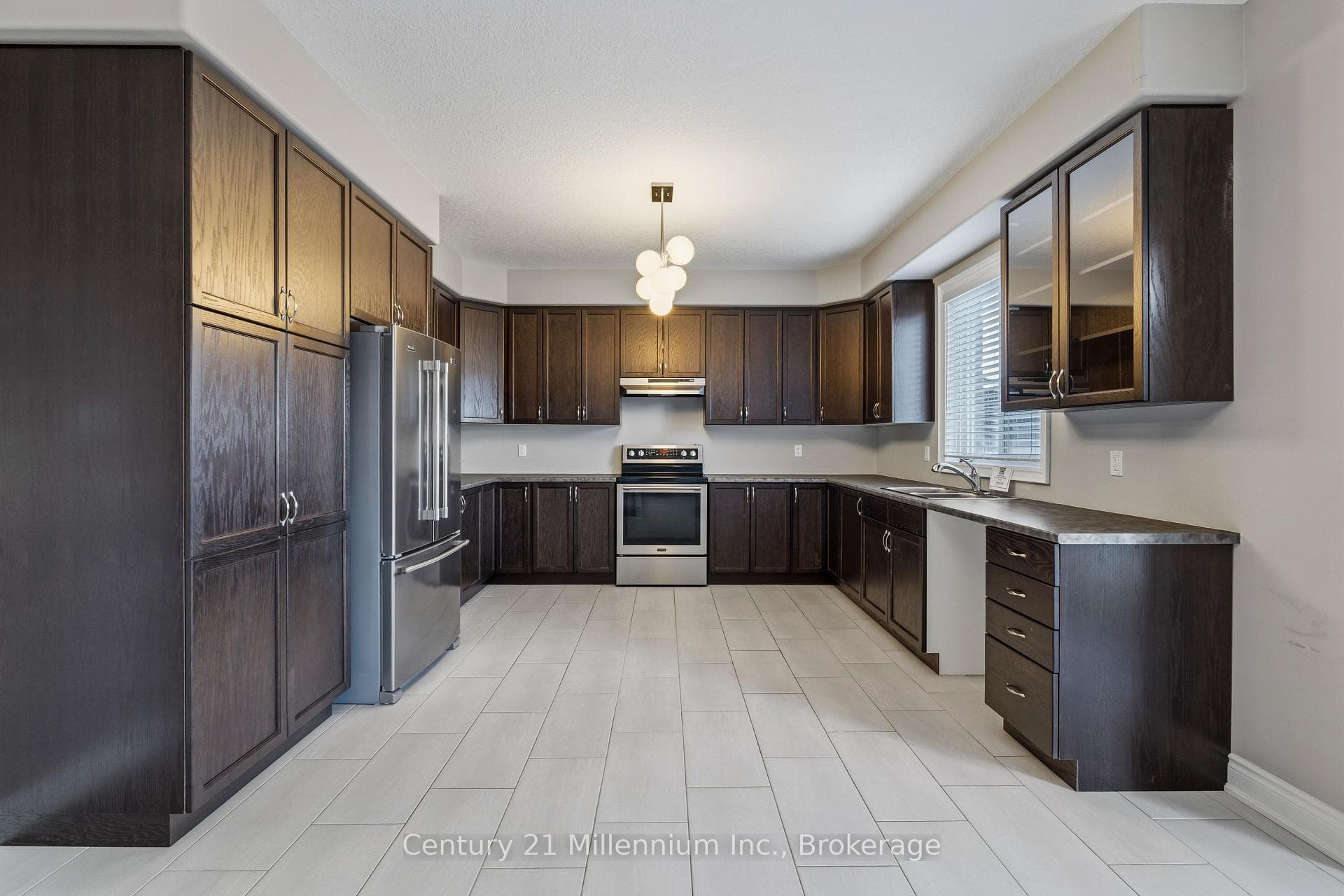 54 Lockerbie Crescent photo 13