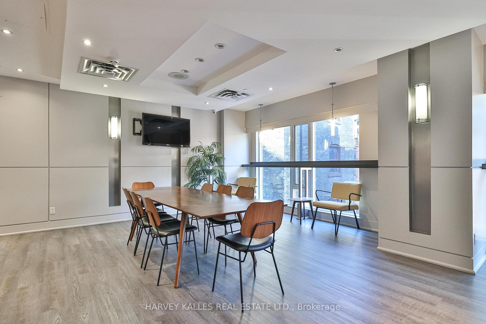 210 Victoria Street Unit 817 photo 11