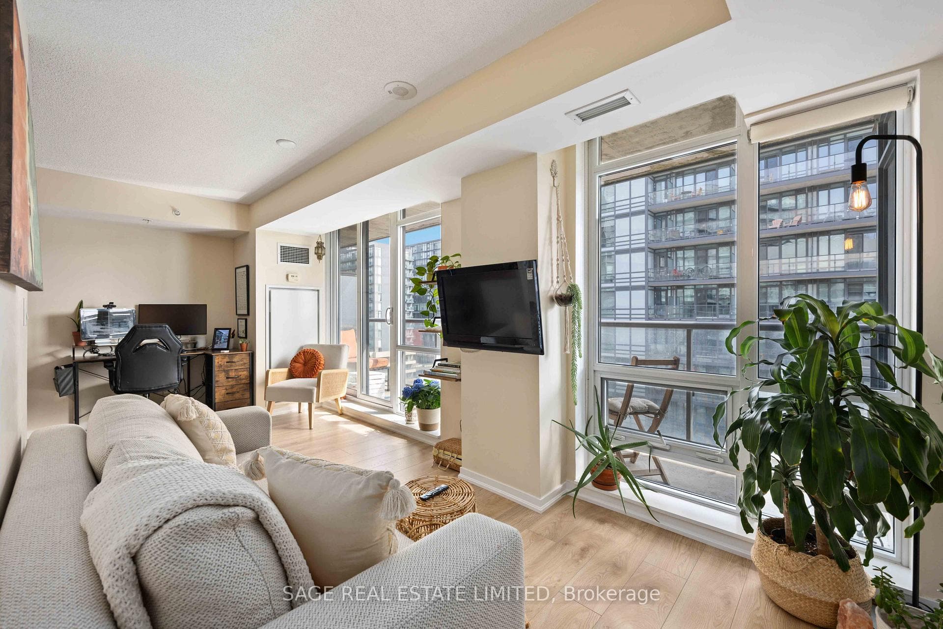 20 Joe Shuster Way Unit 1305 photo 10