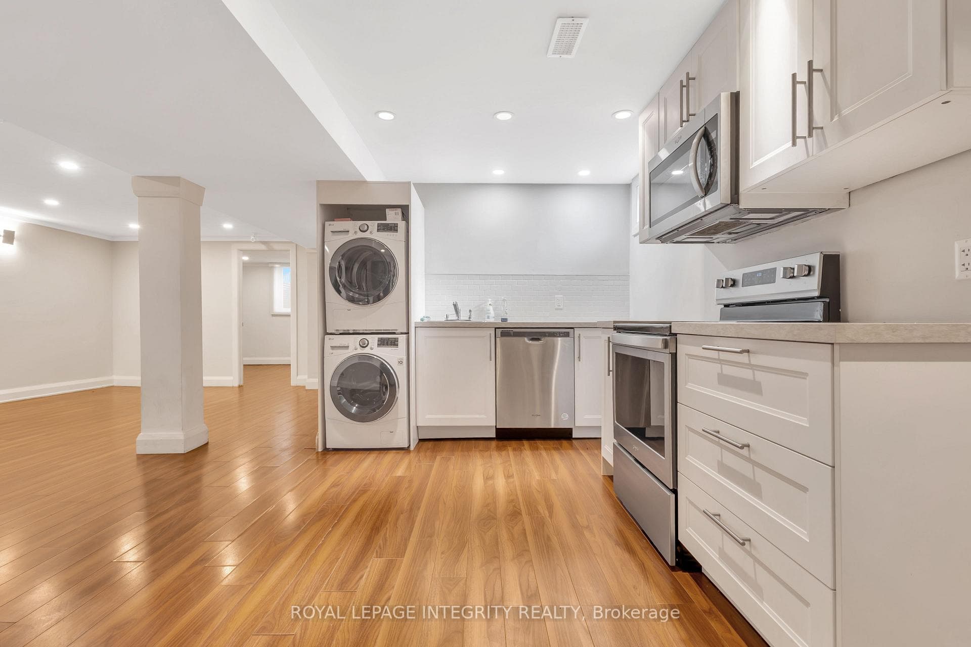 1443 Woodroffe Avenue photo 26