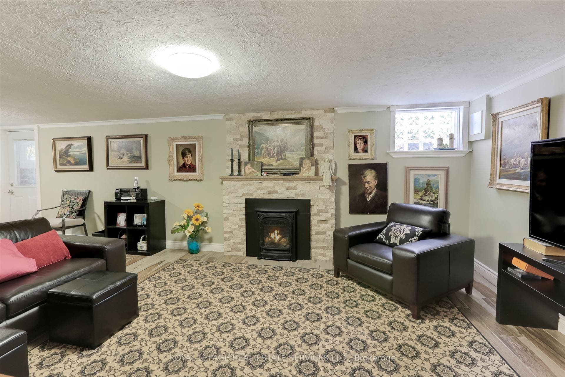 132 Thompson Avenue photo 15