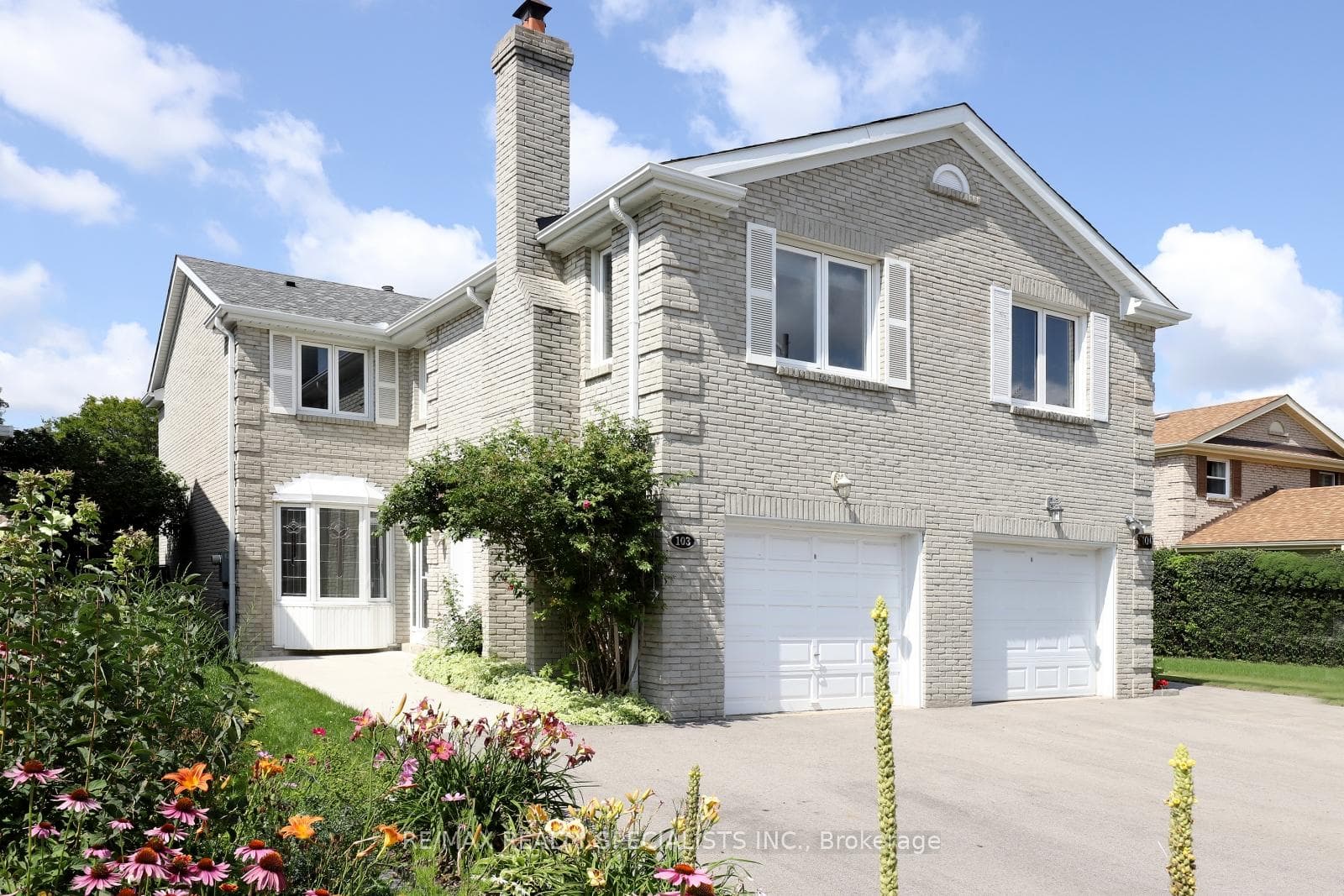 103 Stillwater Crescent photo 2