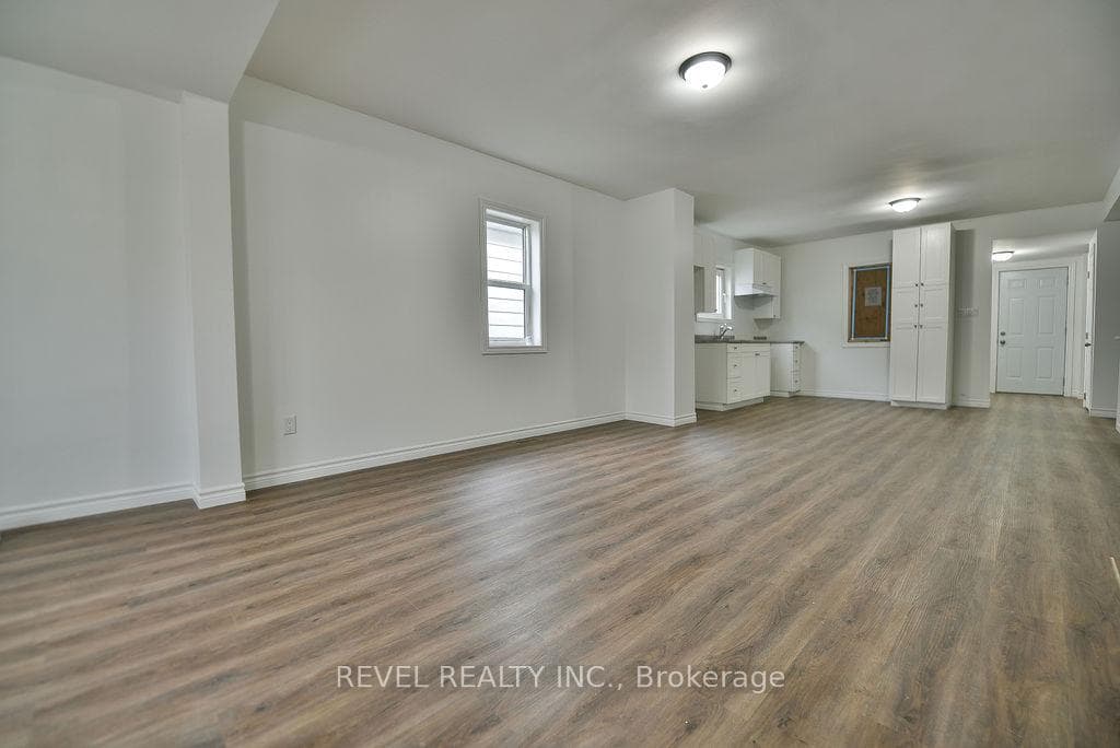 237 Balsam Street photo 3