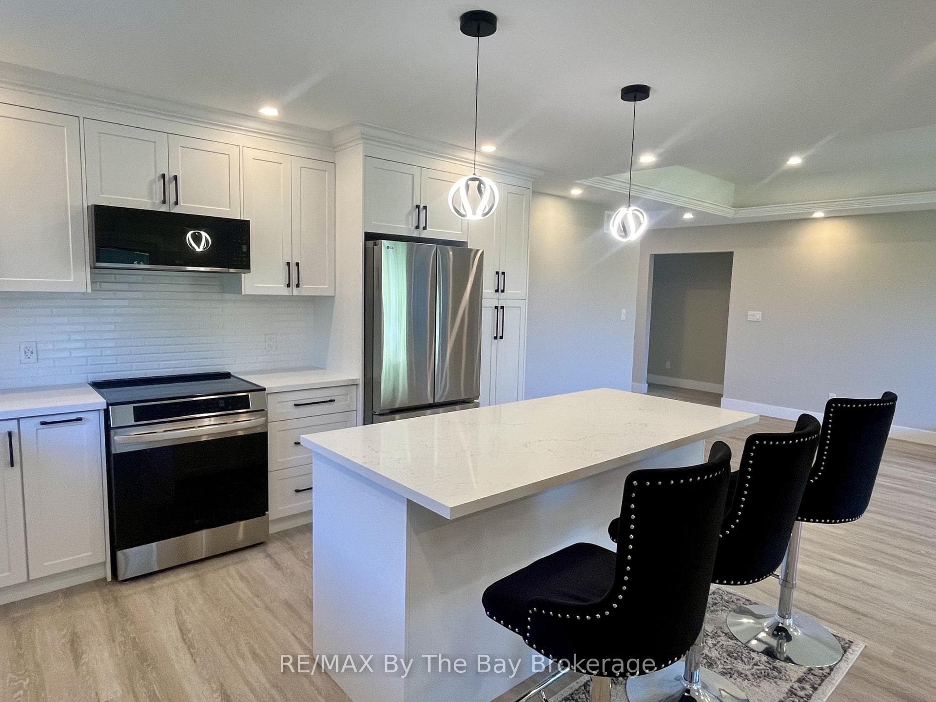 22 Lakeshore Road photo 9