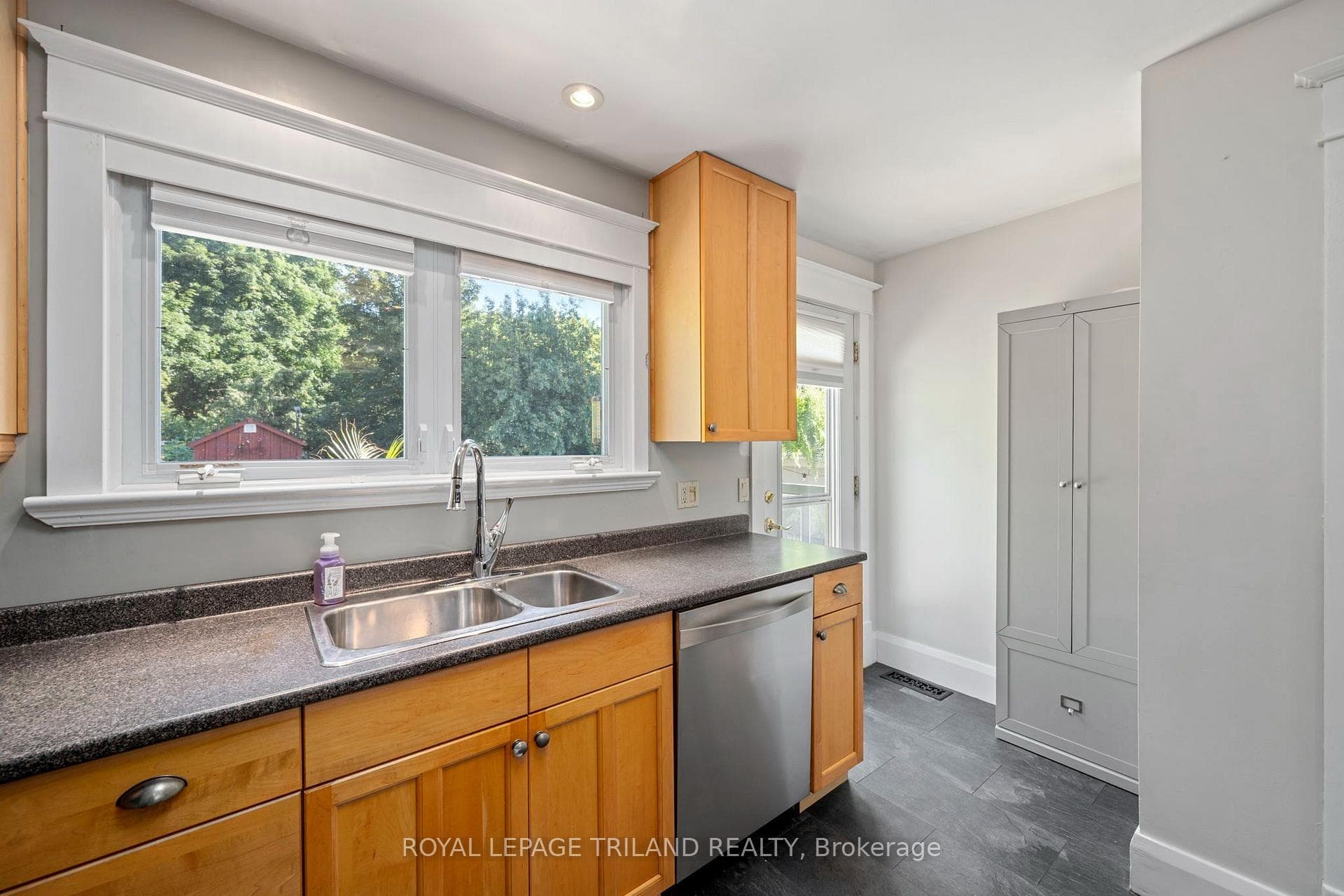 52 Emery Street photo 16