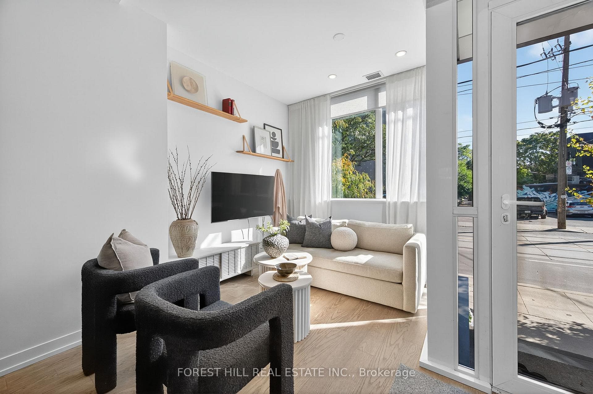 38 Howard Park Avenue Unit 156 photo 4