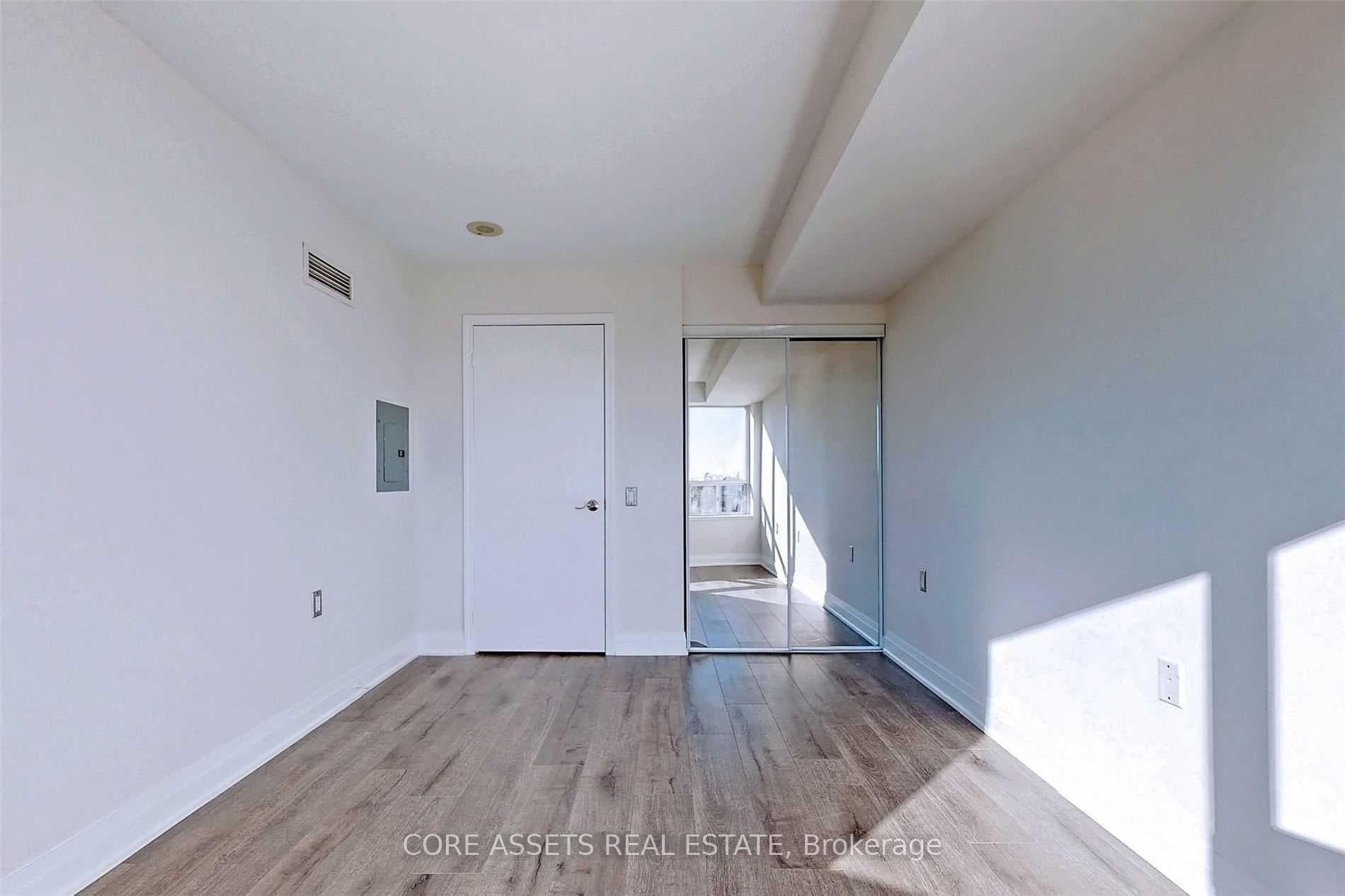 650 Lawrence Avenue Unit 501 photo 15