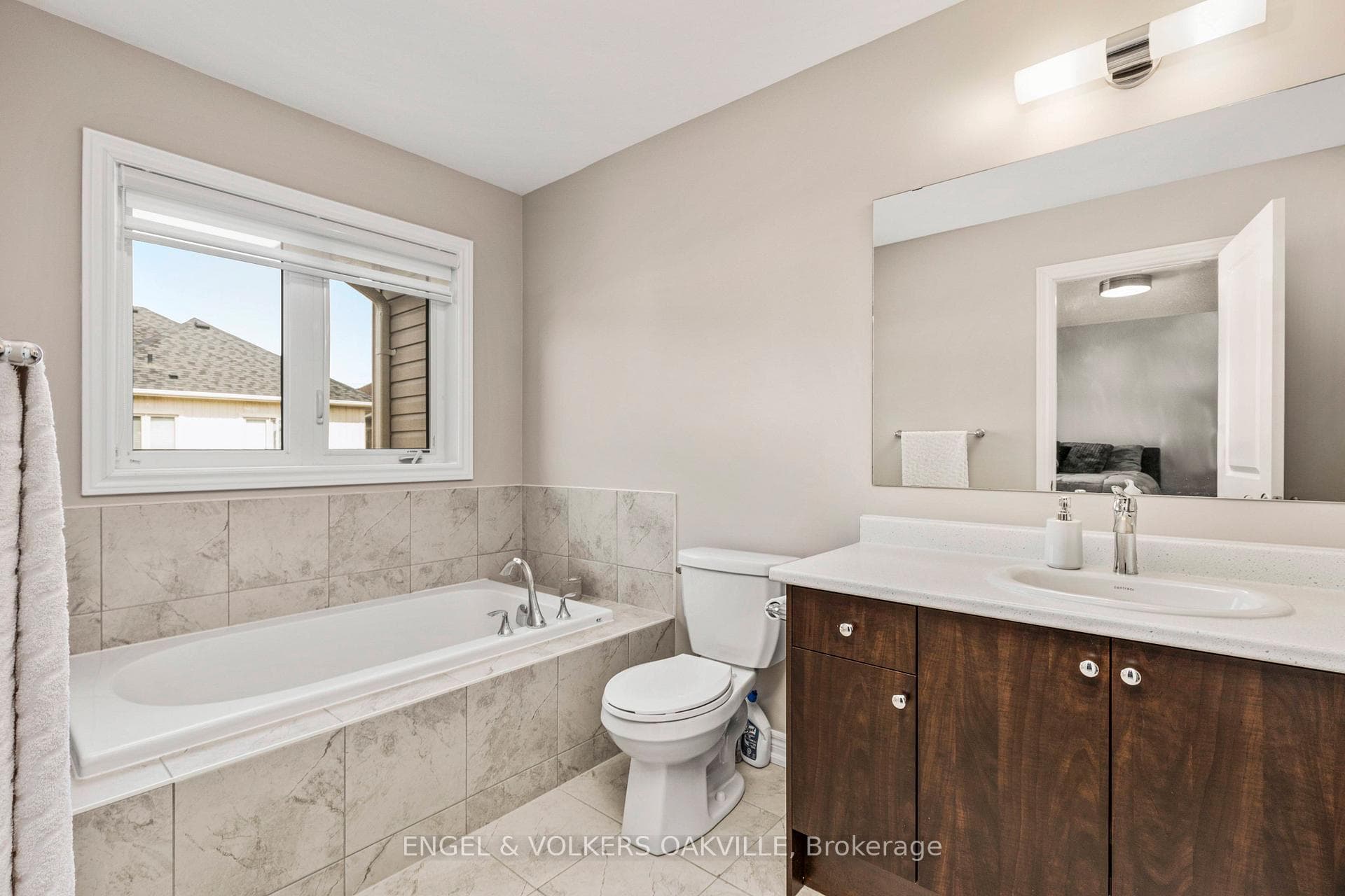 44 Clifford Crescent photo 31
