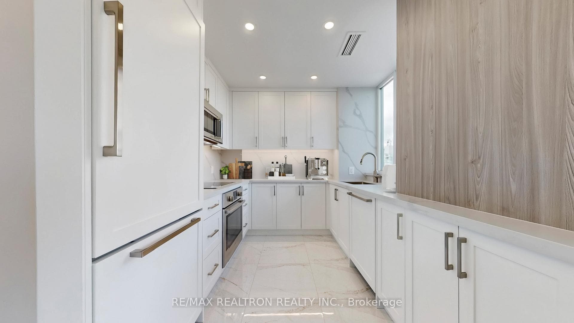 8 Park Road Unit PH3802 photo 9