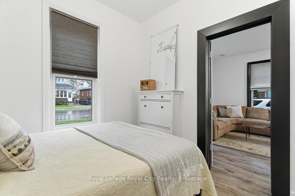 554 Woolwich Street photo 19