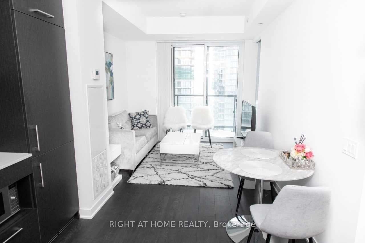 87 Peter Street Unit 4315 photo 2
