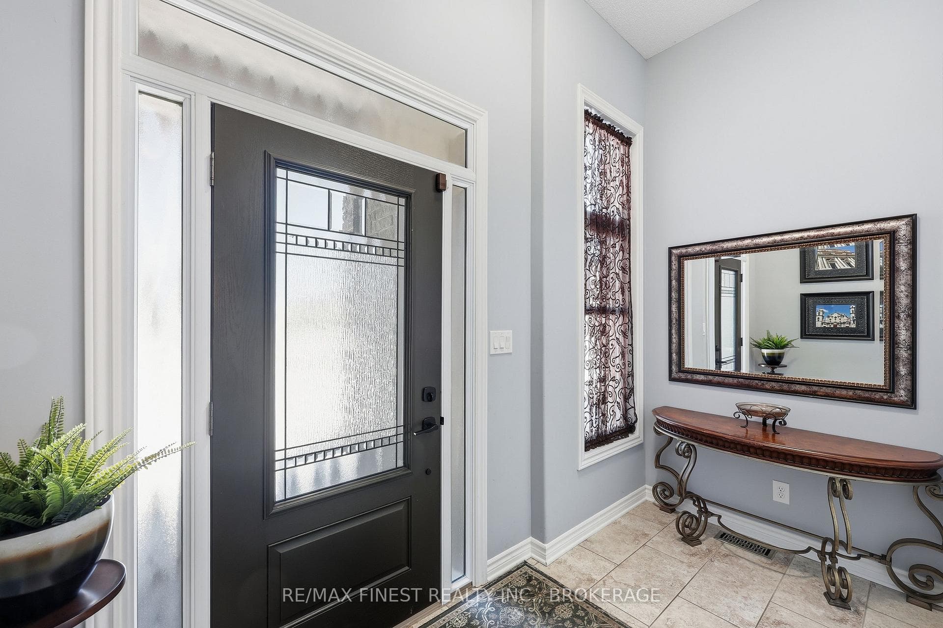 1667 Crimson Crescent photo 5