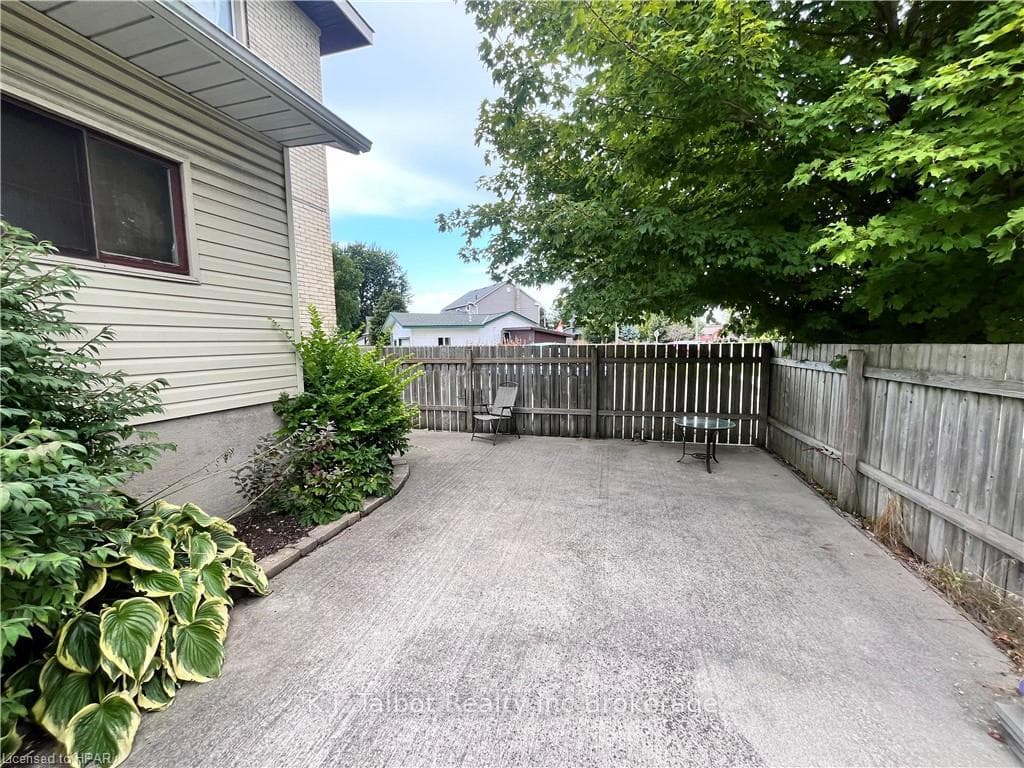 118 TORONTO Street Unit UNIT 1 photo 4