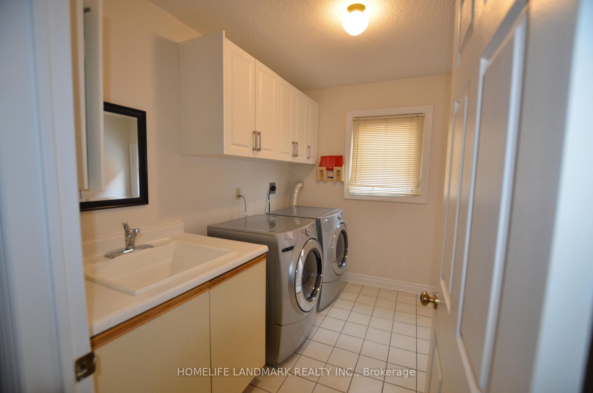 Laundry room (1F)