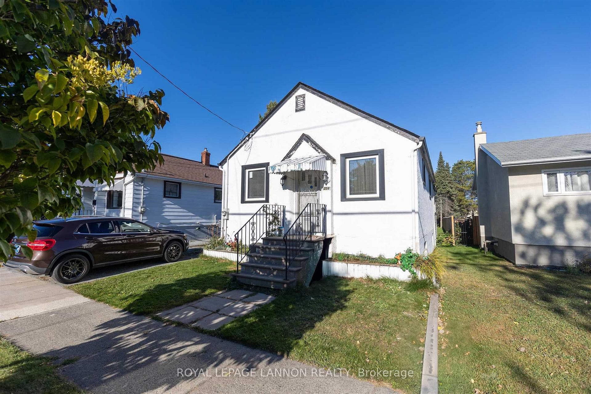 254 Egan Street photo 1