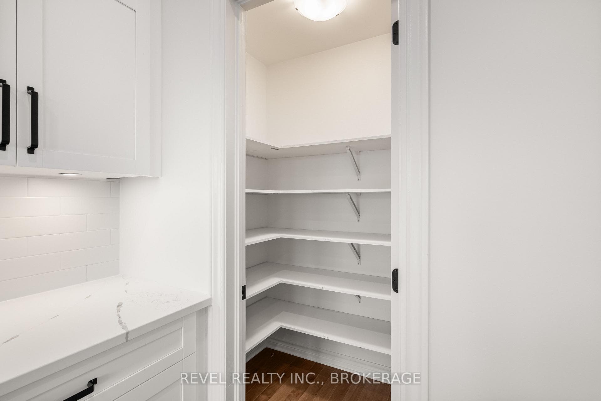 1075 Barrow Avenue photo 10