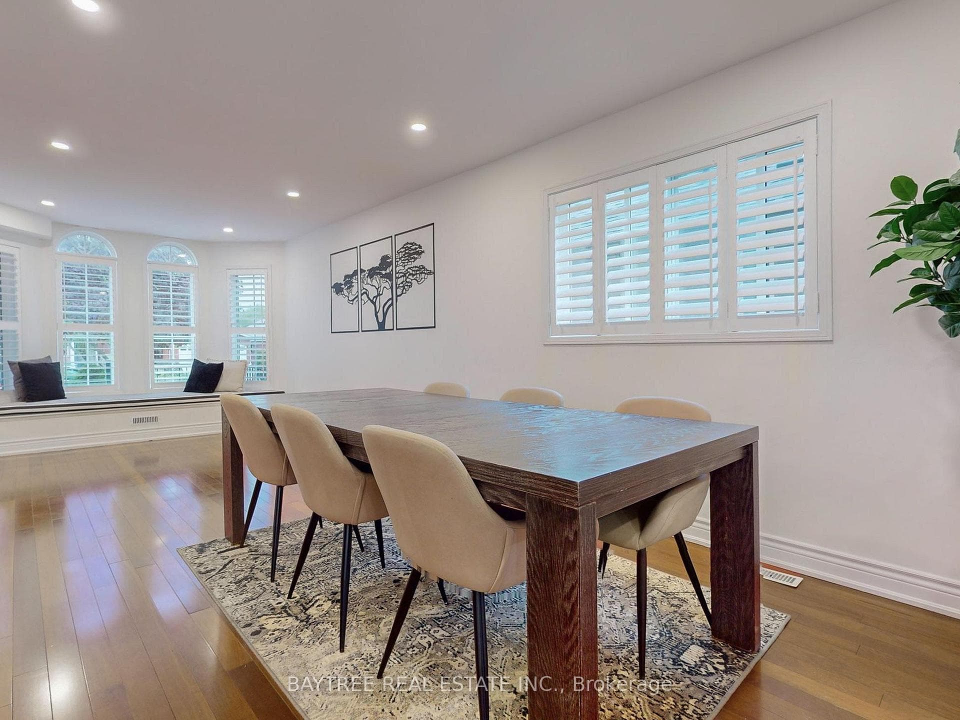 1034 Corrie Street photo 8