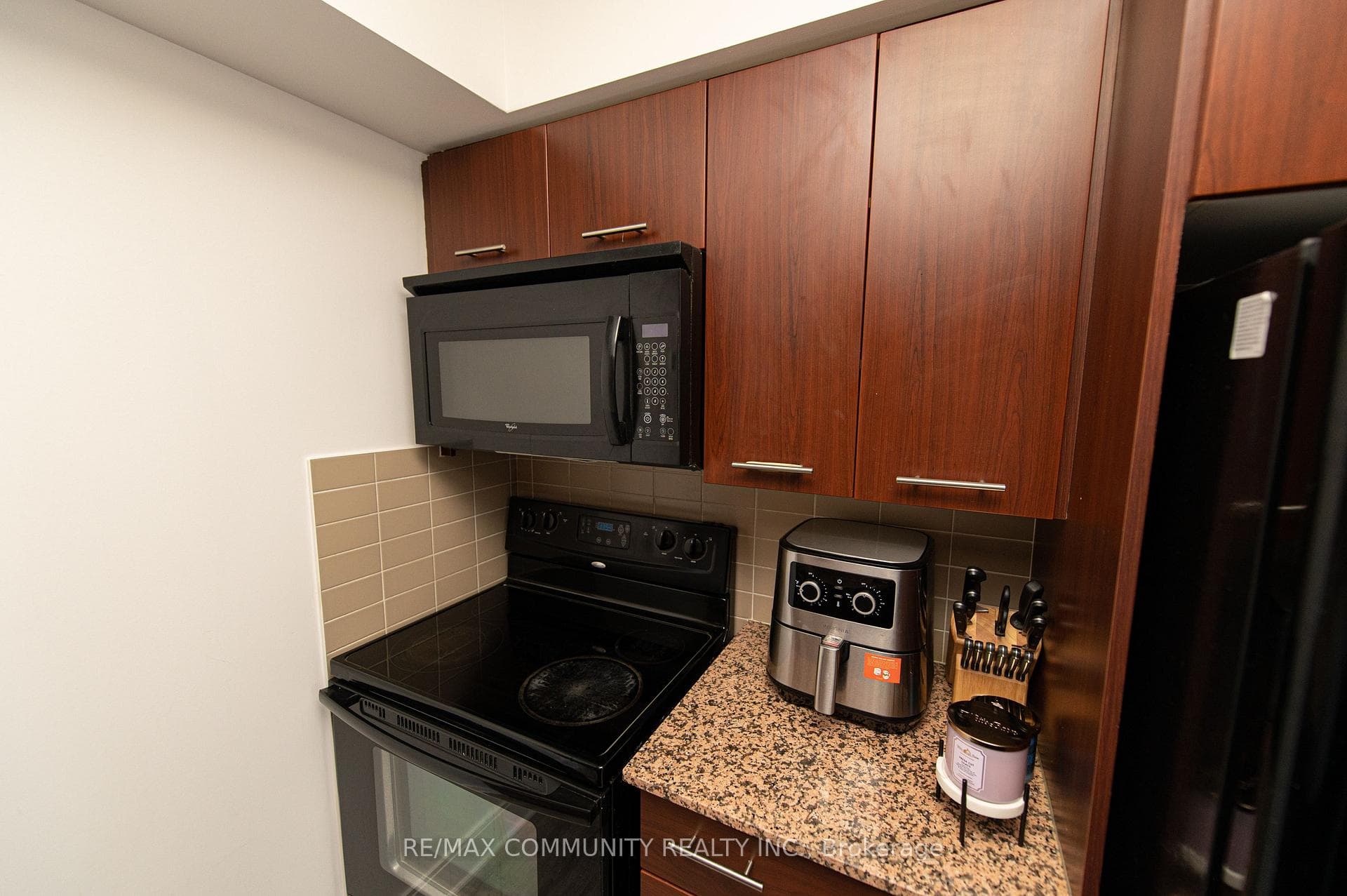 135 Village Green Square Unit 3917 photo 17