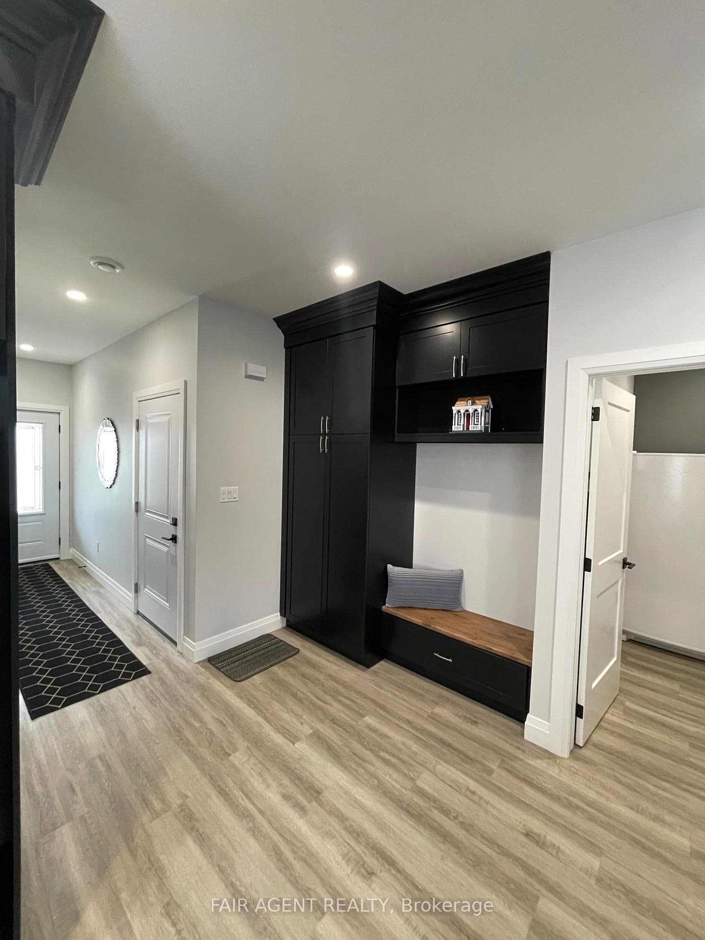 255 Albert Street Unit 2 photo 5