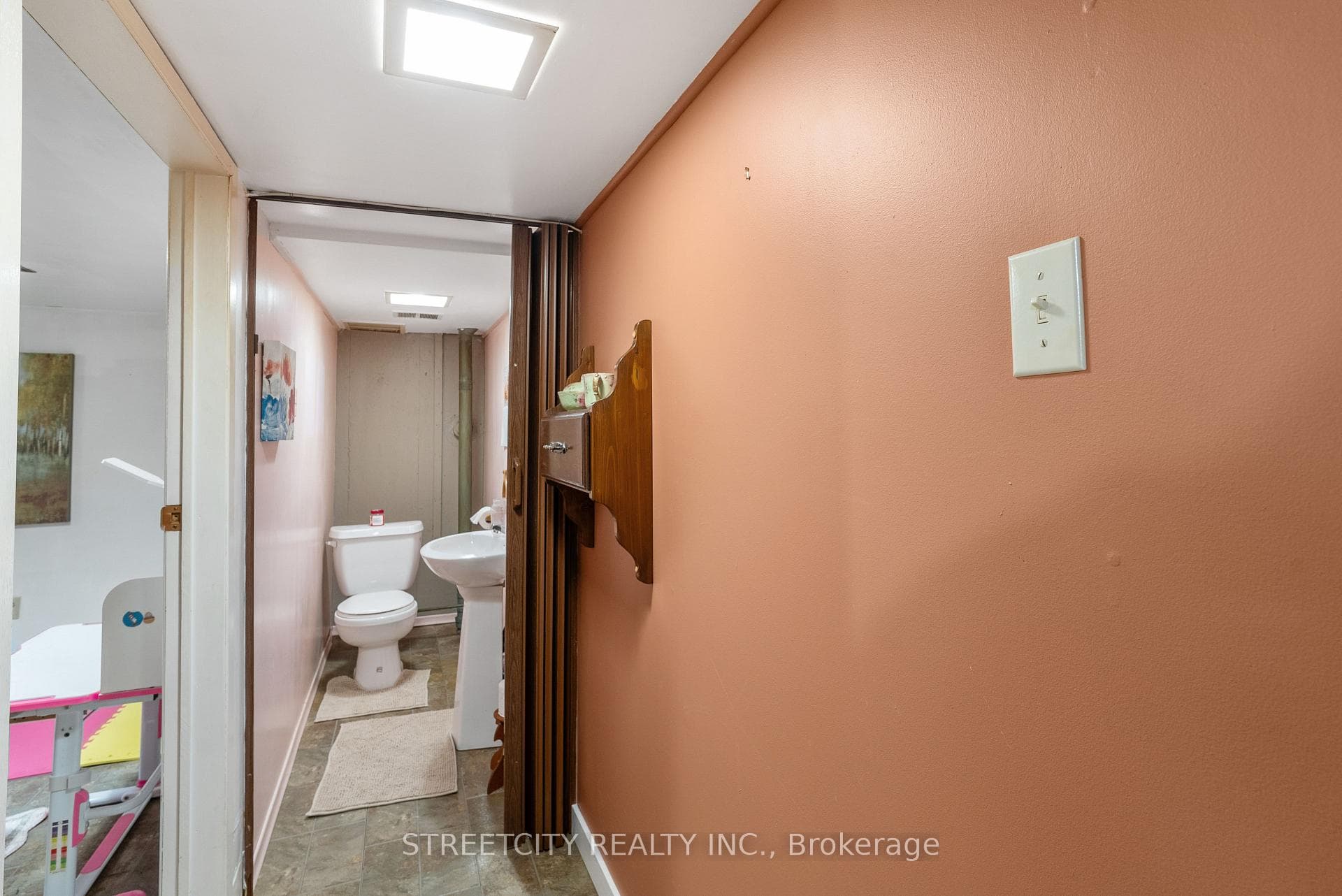 937 Luxton Drive photo 32