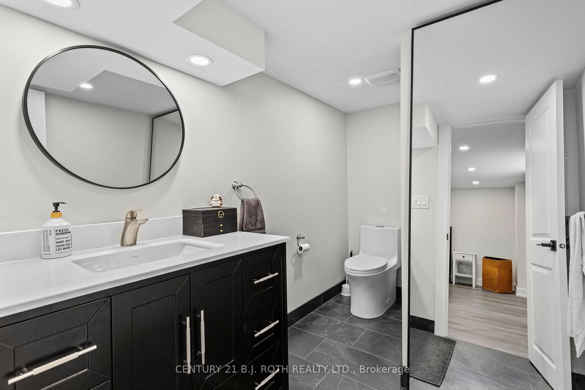 106 Malcolm Street photo 24