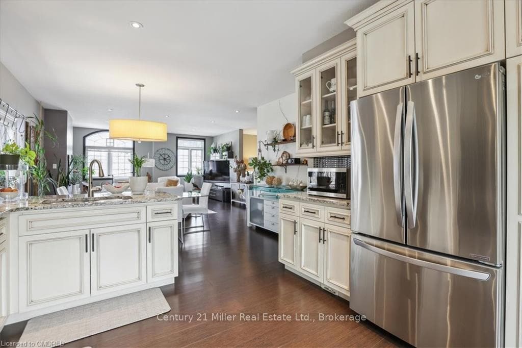 546 DYNES Road photo 18