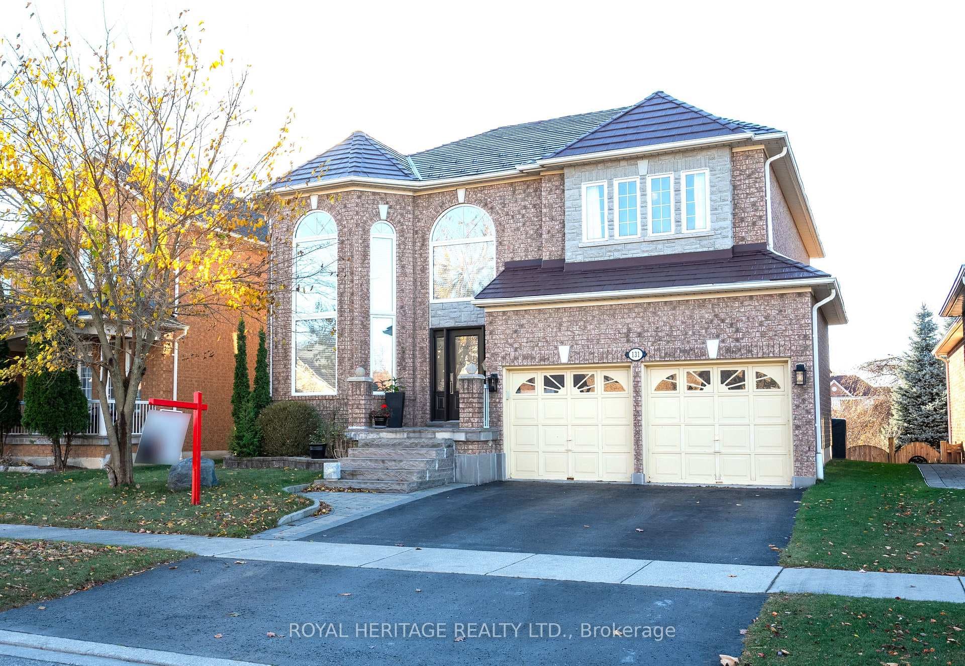 131 Root Crescent photo 1