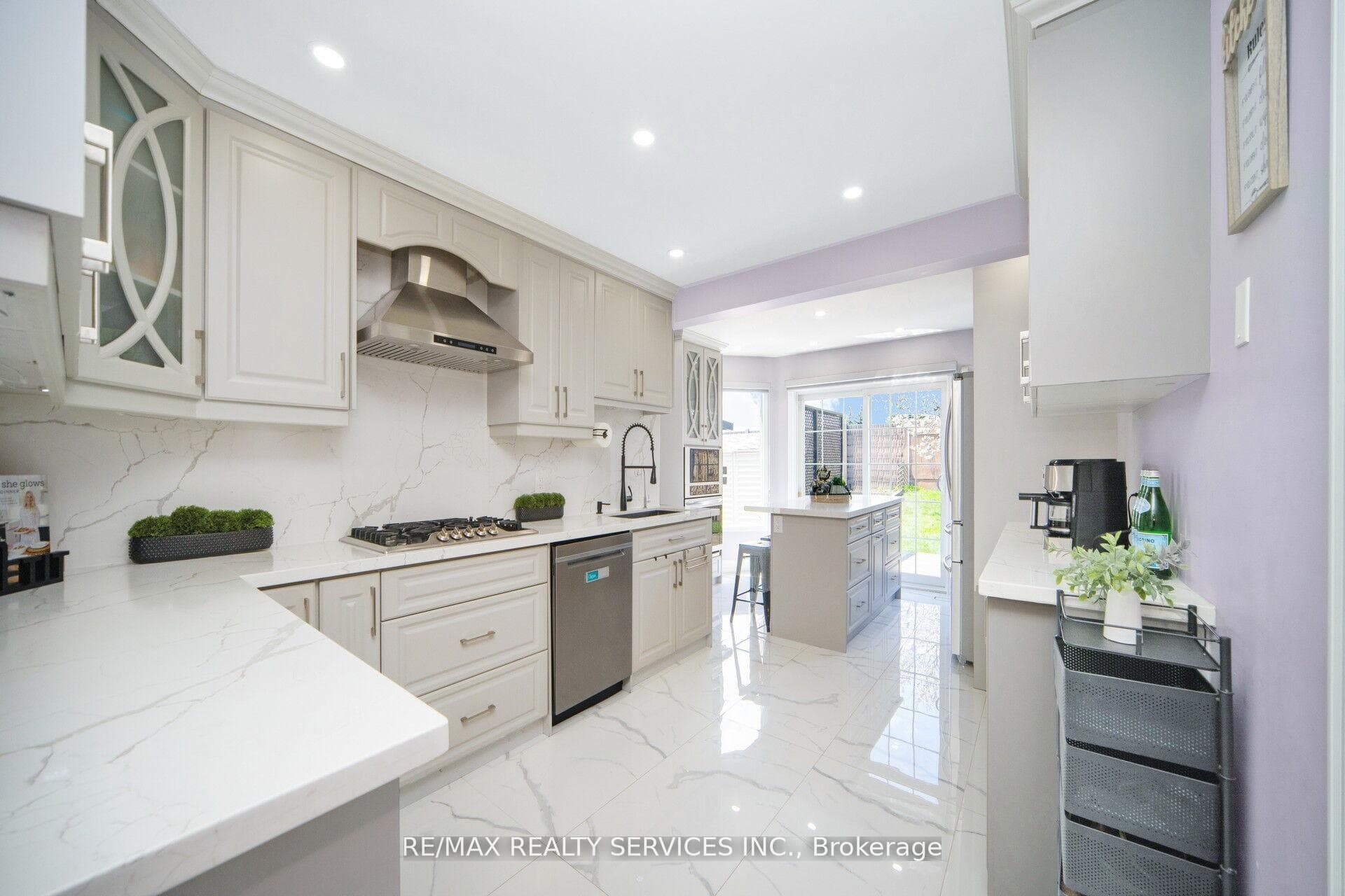 24 Neville Crescent photo 10