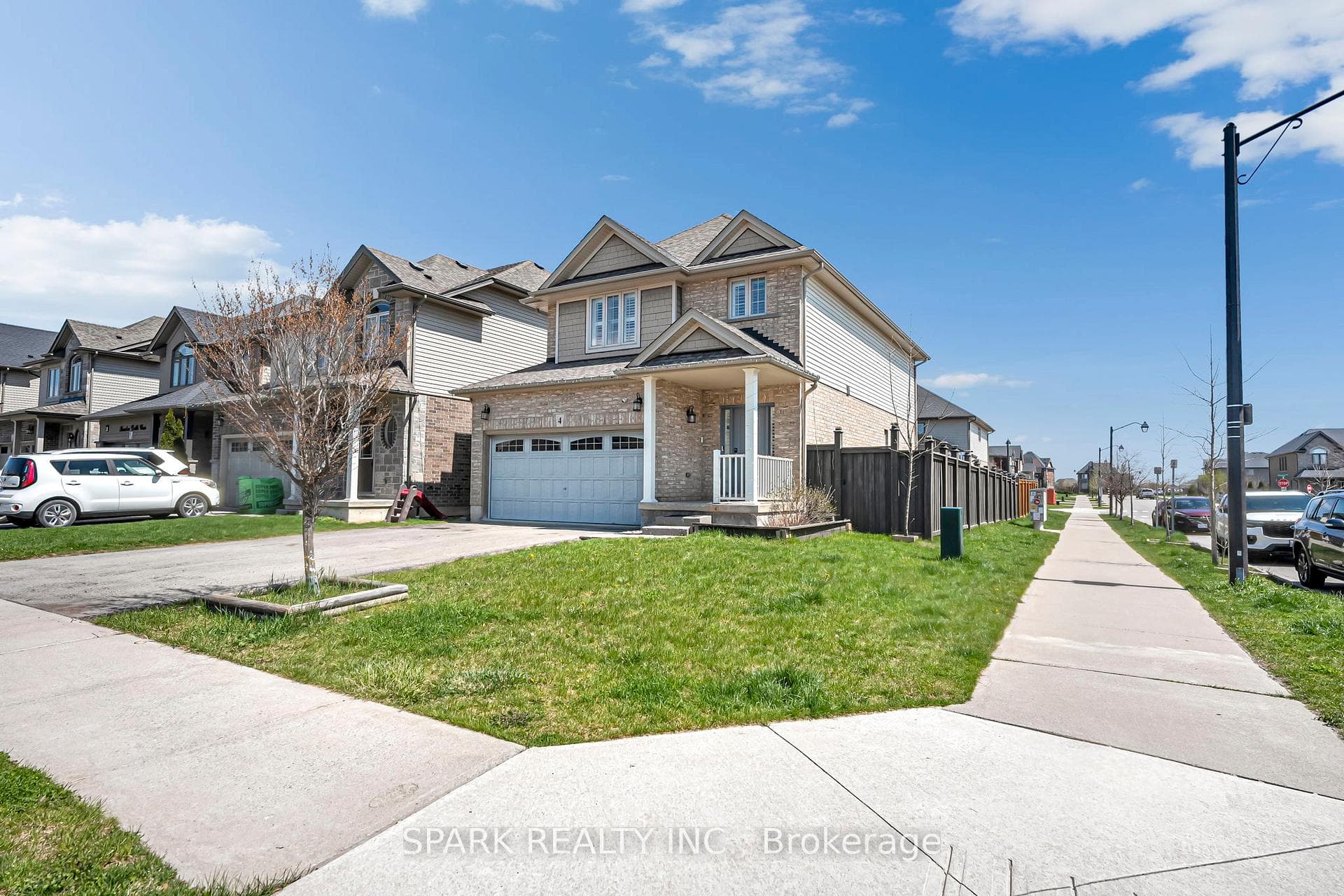 4 Cutts Crescent photo 2