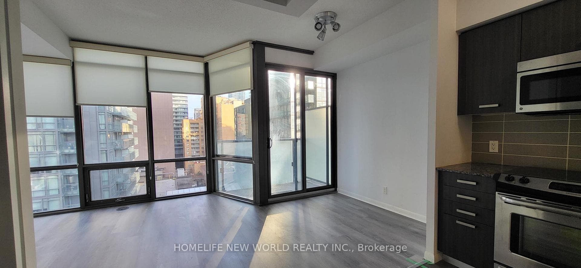 832 Bay Street Unit 807 photo 10
