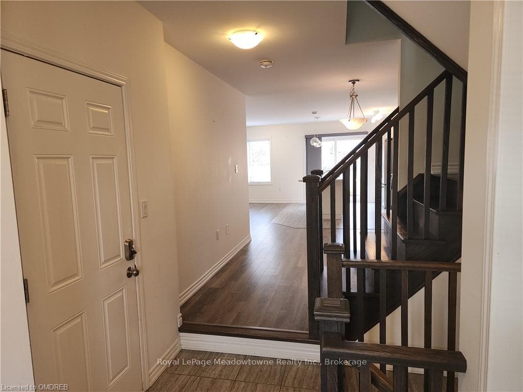 510 LAKING Terrace photo 2