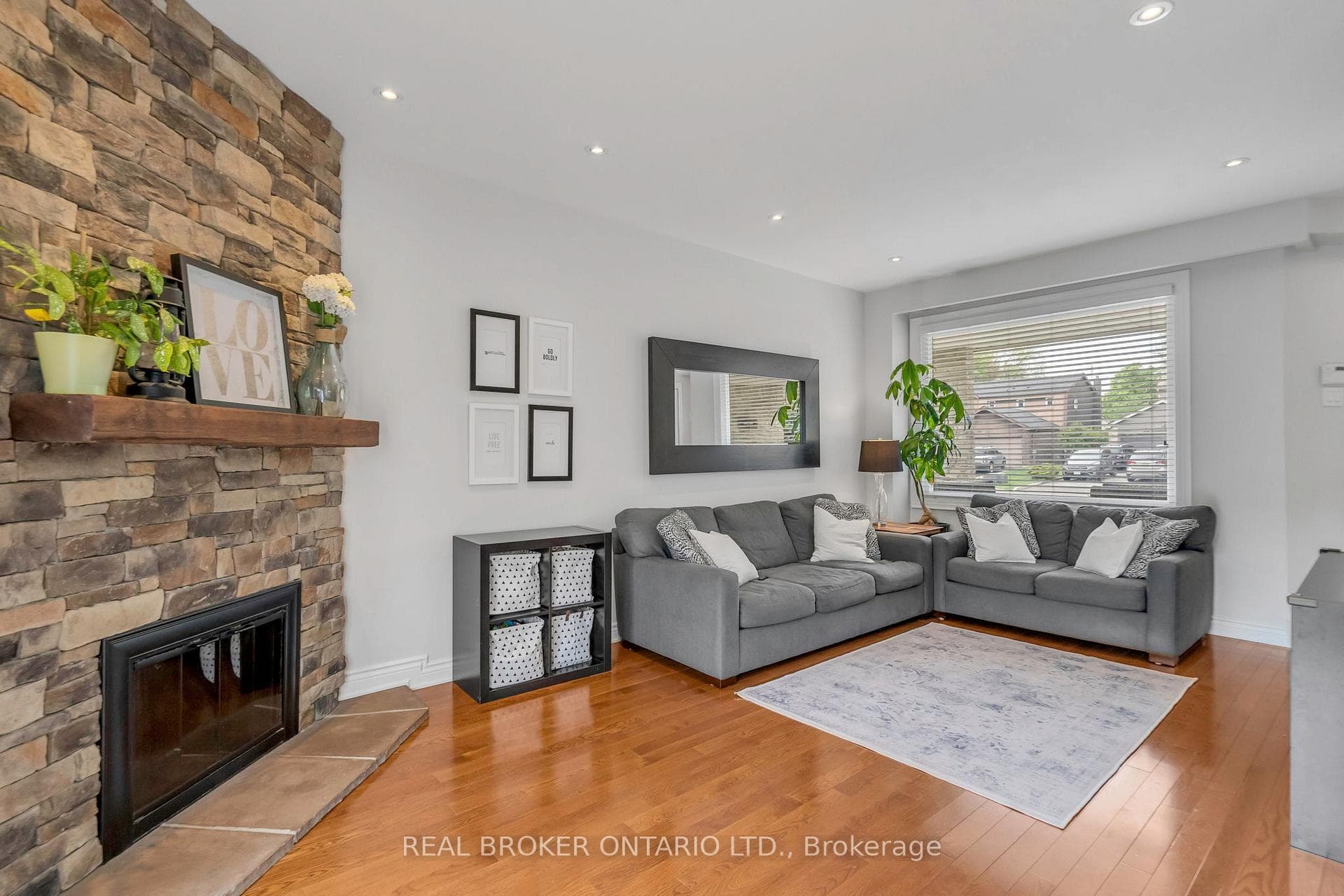 40 Montcalm Place photo 6