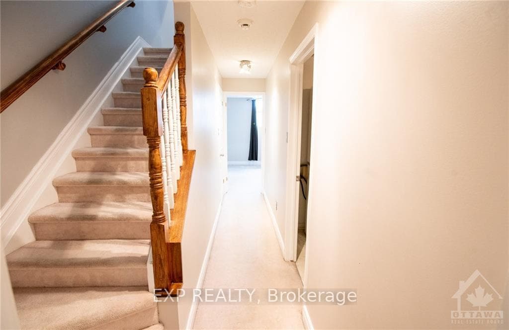 348 CROWNRIDGE Drive photo 14
