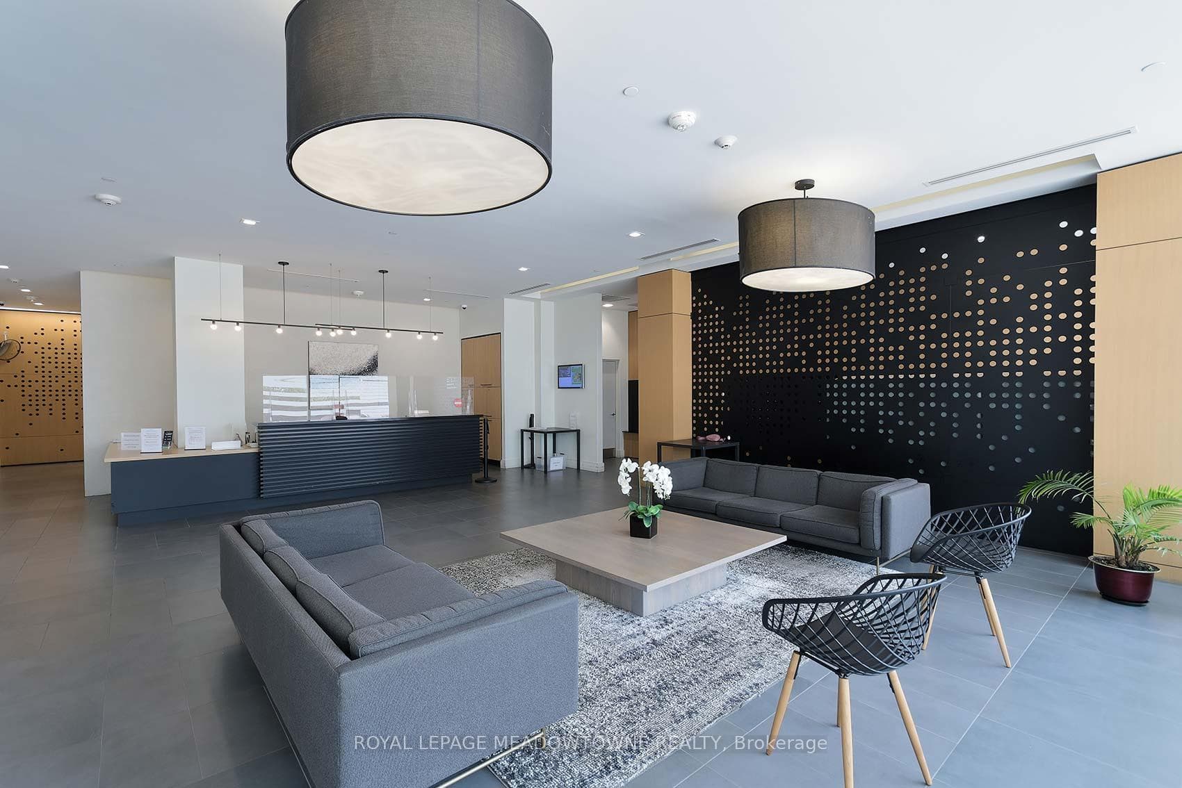 2520 Eglinton Avenue Unit 1205 photo 4