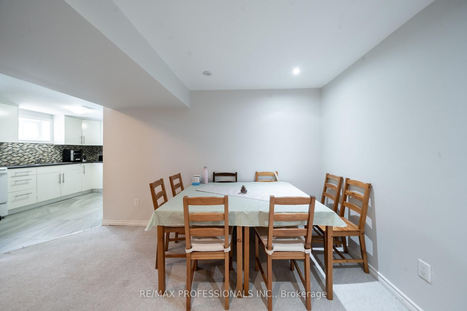 725 Pharmacy Avenue photo 26