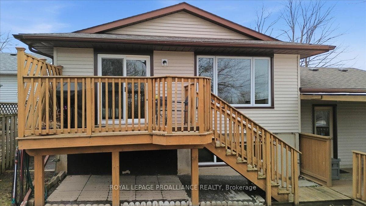 8 Loraine Avenue photo 39