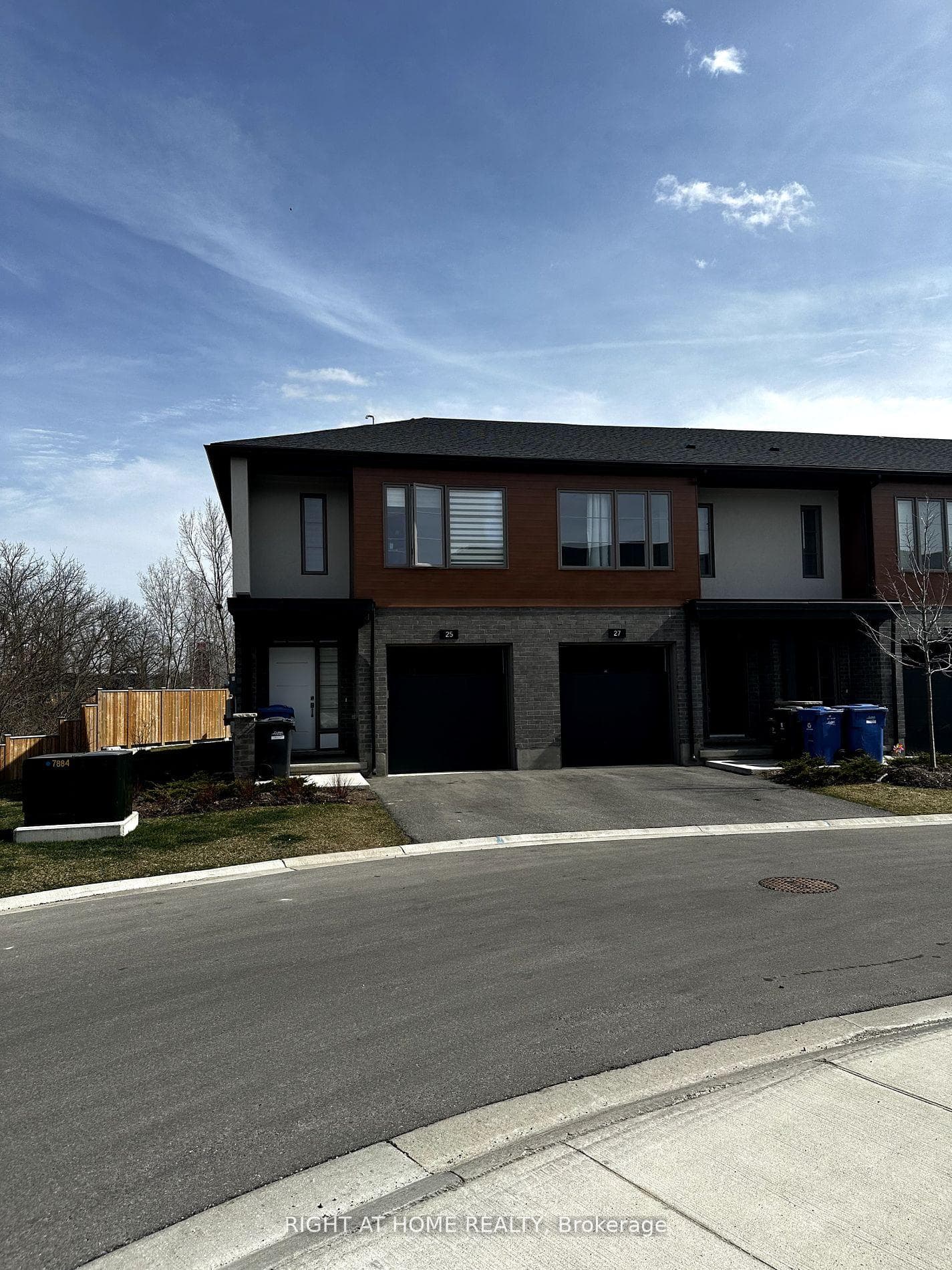 27 steele Crescent photo 27