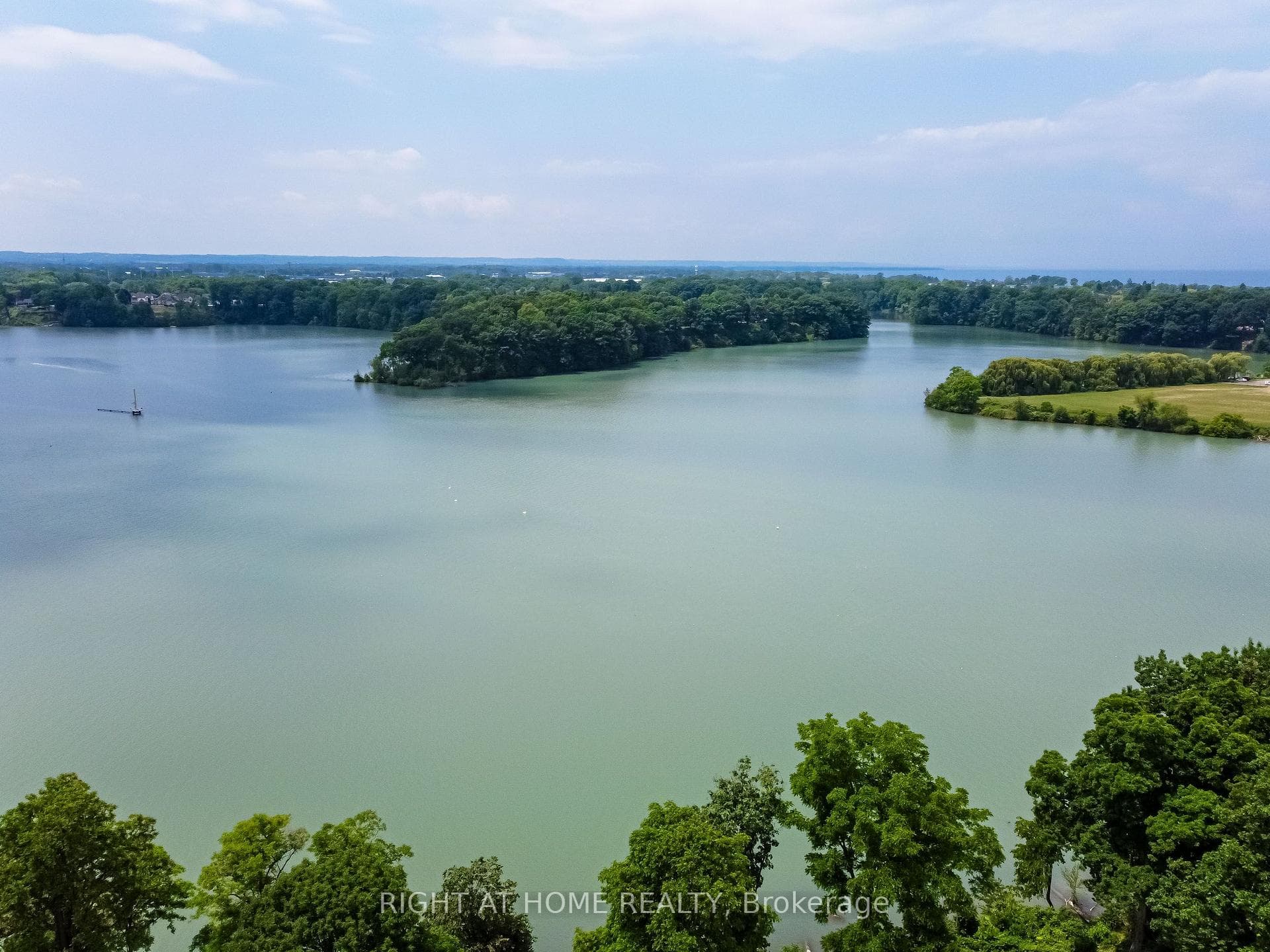 44 ROYAL HENLEY Boulevard photo 2