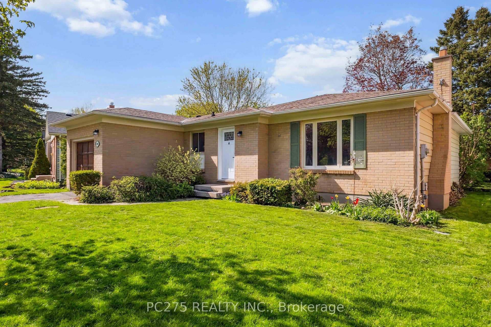 107 Inverary Crescent photo 6