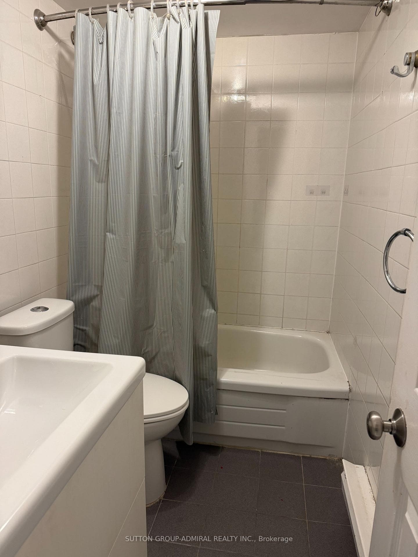 1188 Avenue Road Unit B photo 5