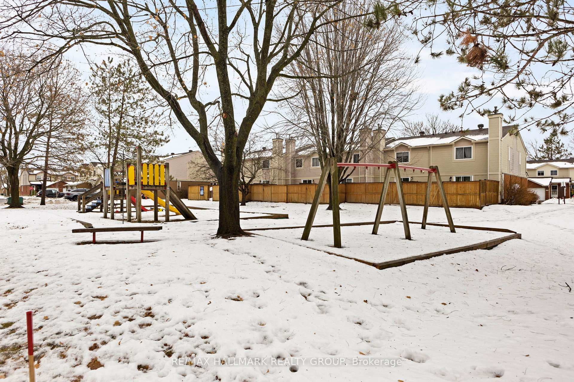 463 Canotia Place photo 37