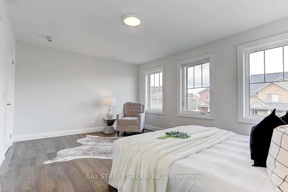 2324 Dobbinton Street photo 32