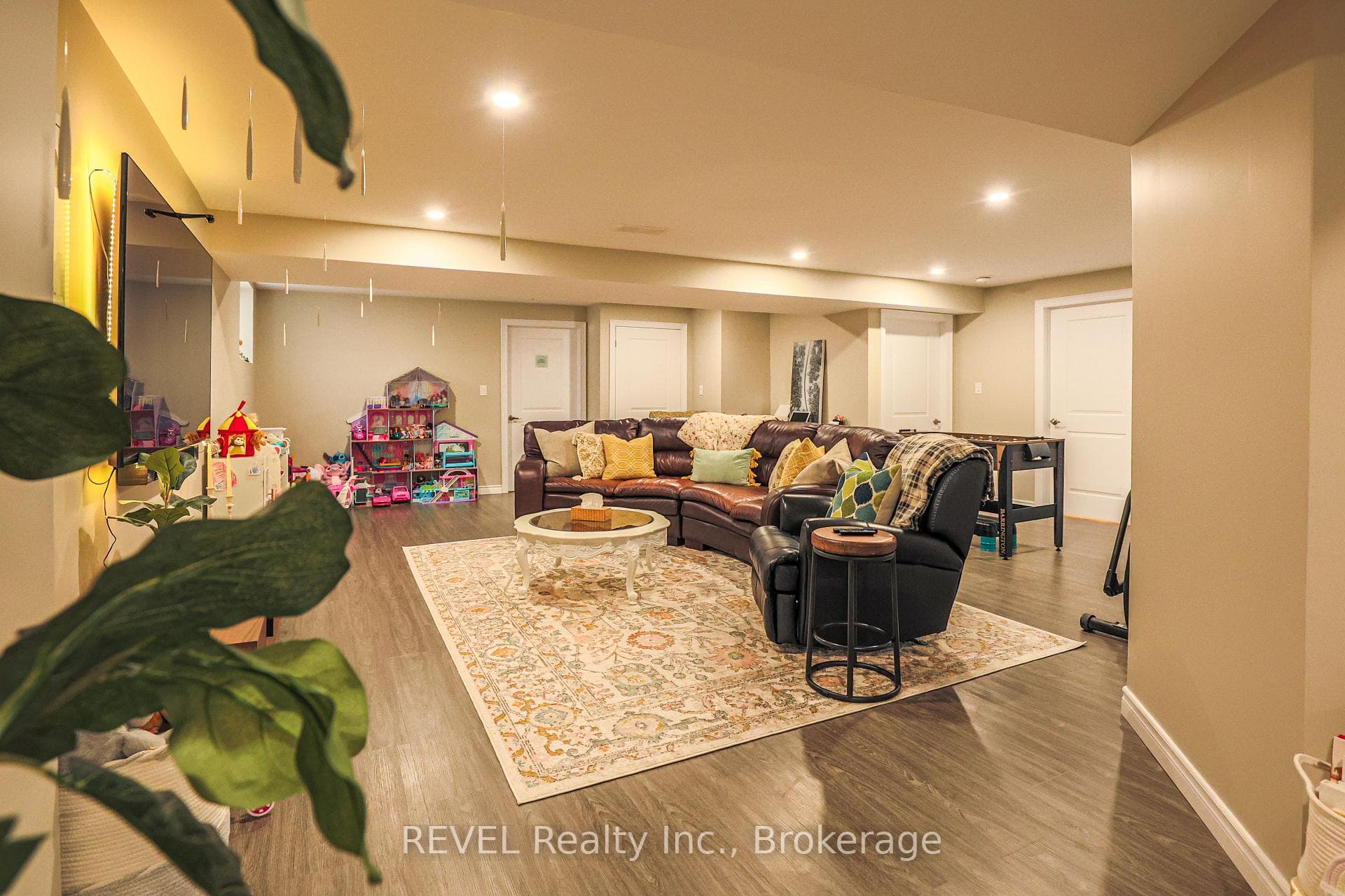 15 Willowbrook Drive photo 29